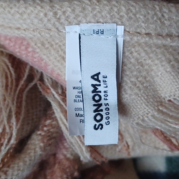 NWT SONOMA Triangle Scarf - Picture 7 of 8